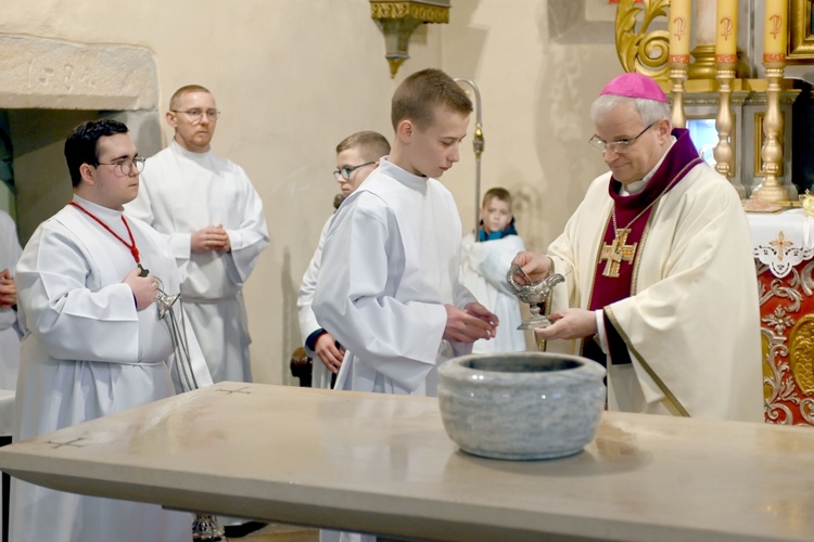 Poświęcenie ołtarza w Długopolu Górnym