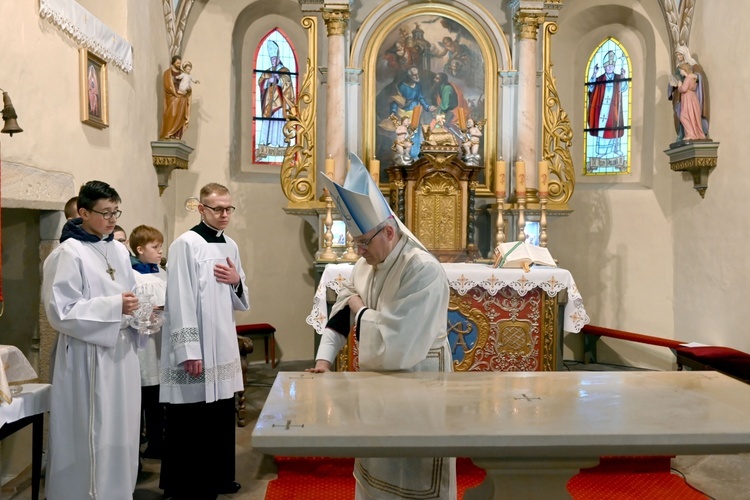 Poświęcenie ołtarza w Długopolu Górnym