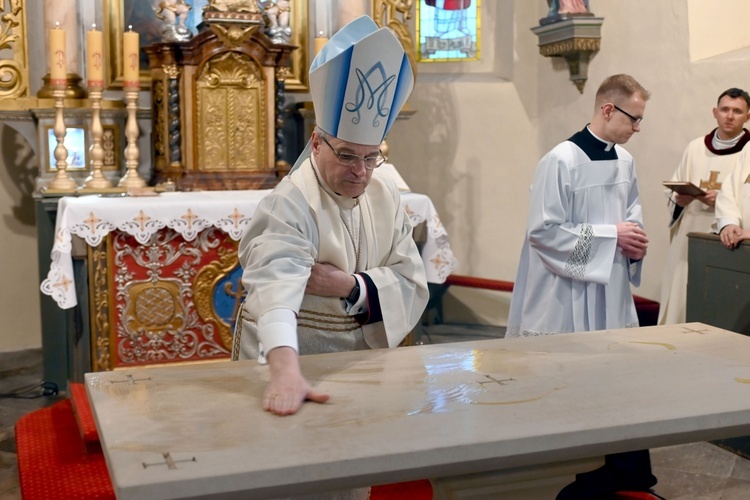 Poświęcenie ołtarza w Długopolu Górnym