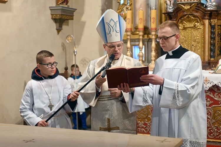 Poświęcenie ołtarza w Długopolu Górnym