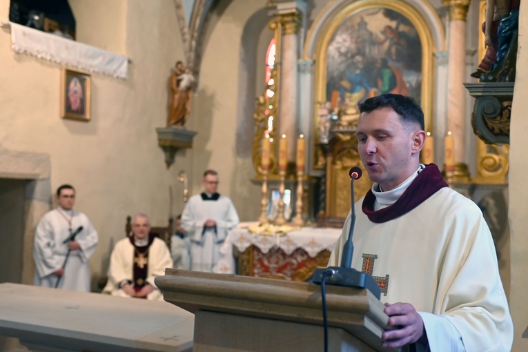 Poświęcenie ołtarza w Długopolu Górnym