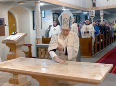 Długopole Górne. Ołtarz znakiem jedności