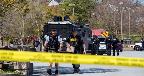 USA 6 śmiertelnych ofiar ataku uzbrojonej kobiety na szkołę w Nashville