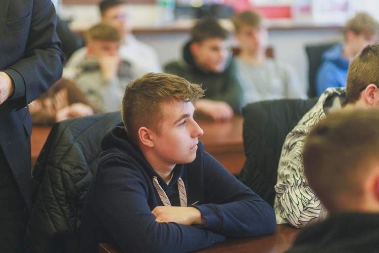 Rekolekcje szkolne z Patrykiem Galewskim w Mokrzeszowie