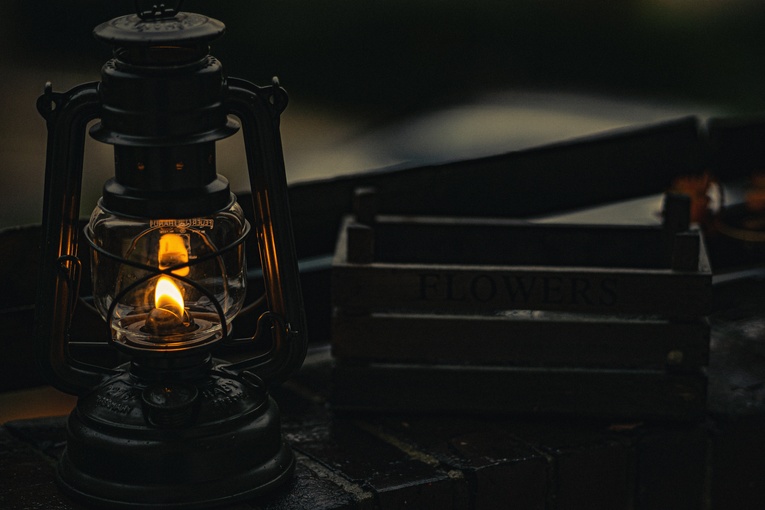 170 lat temu zaświeciła pierwsza na świecie lampa naftowa