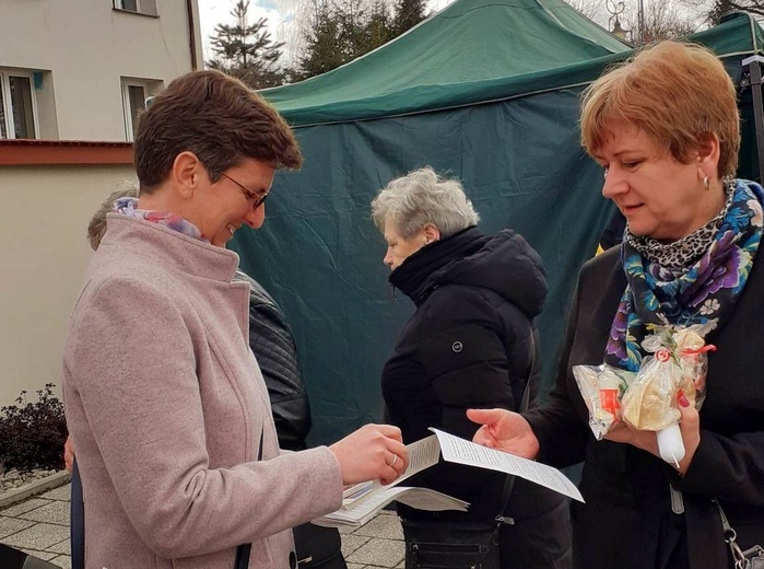 Bobowa. Kolejka do pomocy duszom czyśćcowym