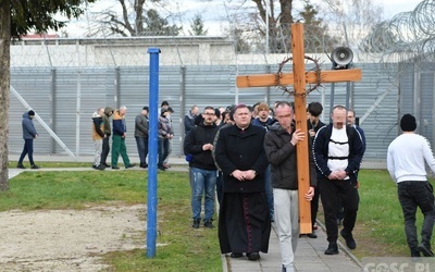 Droga Krzyżowa na spacerniaku