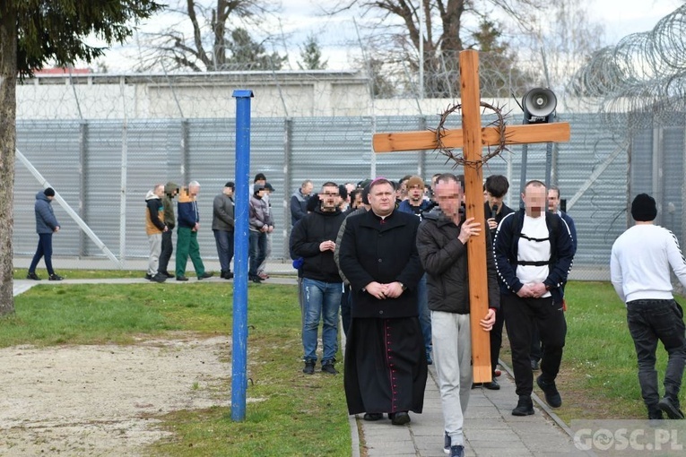 Droga Krzyżowa na spacerniaku