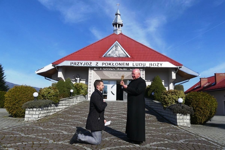 Kalna z rowerowym pielgrzymem na szlaku misji św. Antoniego 