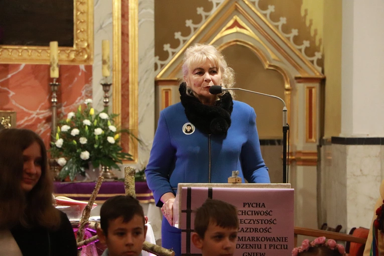 Poświęcenie sztandaru Szkoły Podstawowej SPSK im. s. Faustyny w Pniewie