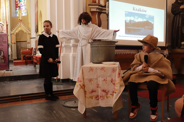 Poświęcenie sztandaru Szkoły Podstawowej SPSK im. s. Faustyny w Pniewie