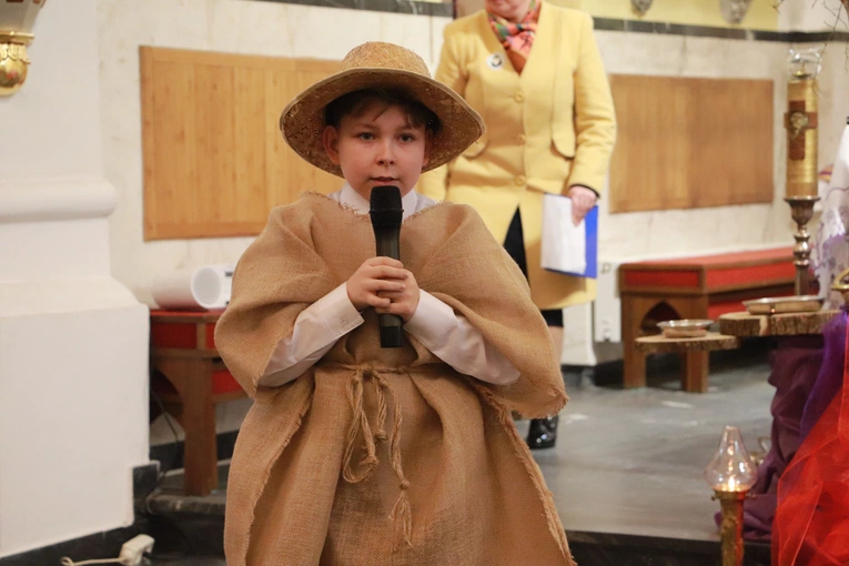 Poświęcenie sztandaru Szkoły Podstawowej SPSK im. s. Faustyny w Pniewie