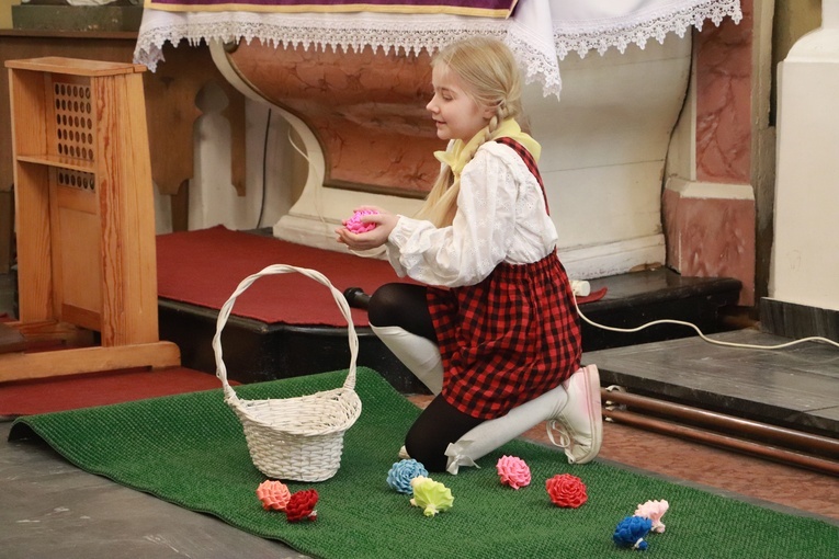 Poświęcenie sztandaru Szkoły Podstawowej SPSK im. s. Faustyny w Pniewie