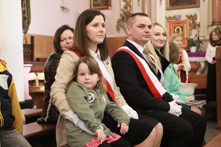 Poświęcenie sztandaru Szkoły Podstawowej SPSK im. s. Faustyny w Pniewie