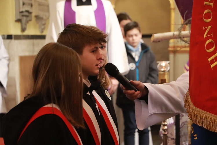 Poświęcenie sztandaru Szkoły Podstawowej SPSK im. s. Faustyny w Pniewie