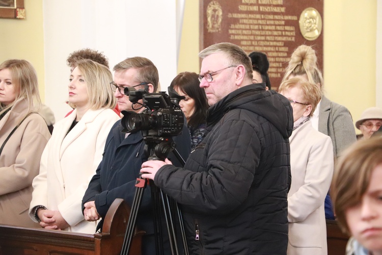 Poświęcenie sztandaru Szkoły Podstawowej SPSK im. s. Faustyny w Pniewie