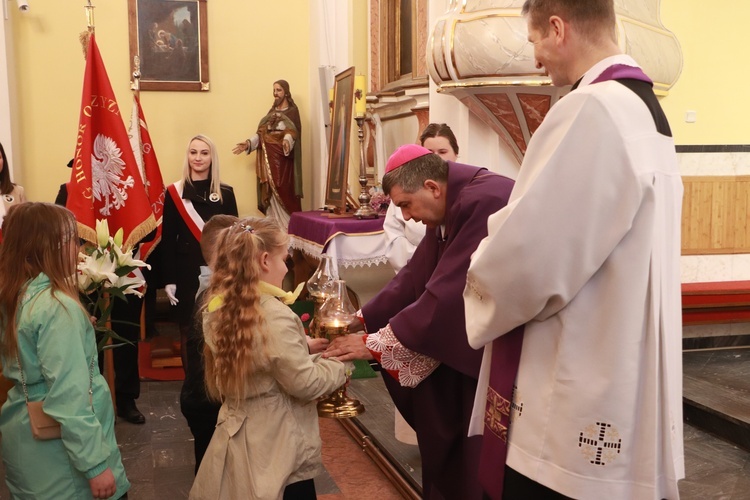 Poświęcenie sztandaru Szkoły Podstawowej SPSK im. s. Faustyny w Pniewie