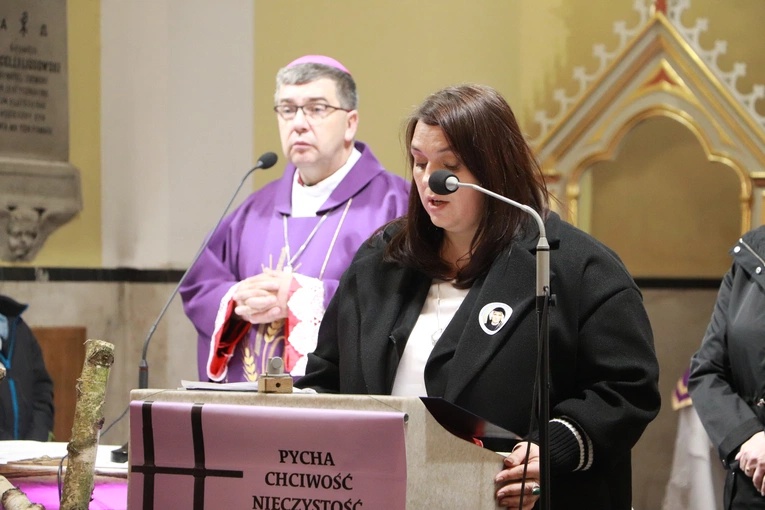 Poświęcenie sztandaru Szkoły Podstawowej SPSK im. s. Faustyny w Pniewie