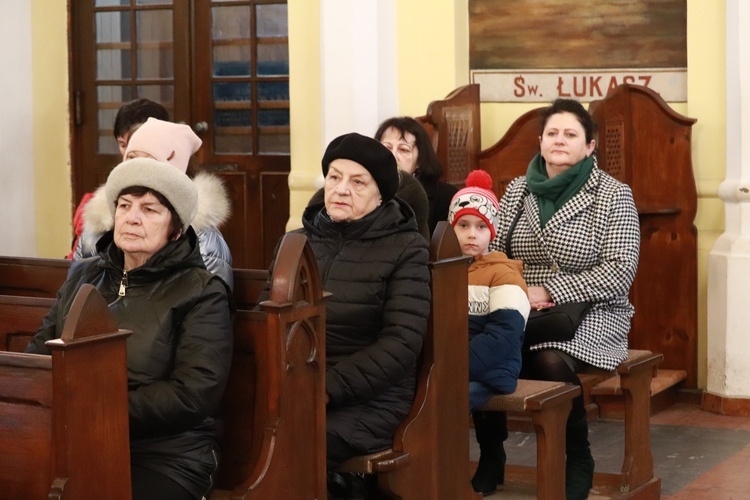 Poświęcenie sztandaru Szkoły Podstawowej SPSK im. s. Faustyny w Pniewie