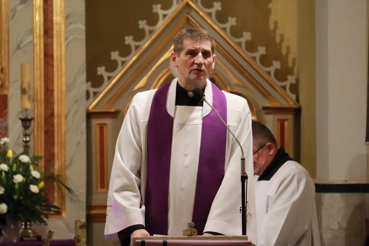 Poświęcenie sztandaru Szkoły Podstawowej SPSK im. s. Faustyny w Pniewie