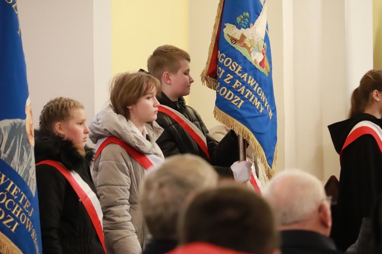 Poświęcenie sztandaru Szkoły Podstawowej SPSK im. s. Faustyny w Pniewie