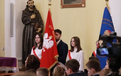 Poświęcenie sztandaru Szkoły Podstawowej SPSK im. s. Faustyny w Pniewie