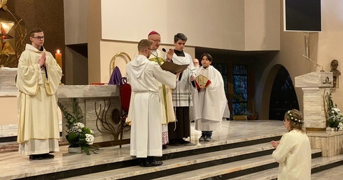 Bp Wodarczyk do konsekrowanej dziewicy: Dla Chrystusa wyrzekłaś się małżeństwa, ale stawaj się matką w porządku duchowym