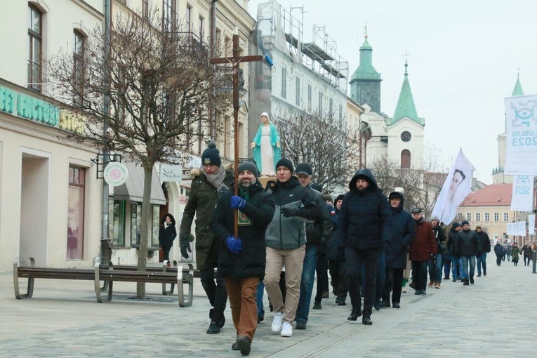 Wszyscy mężczyźni są zaproszeni do wspólnej modlitwy.