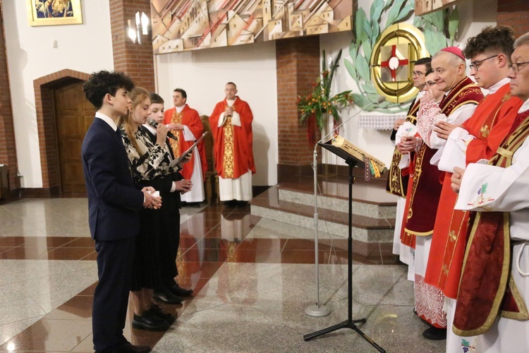 Bierzmowanie w par. pw. Miłosierdzia Bożego w Brzesku