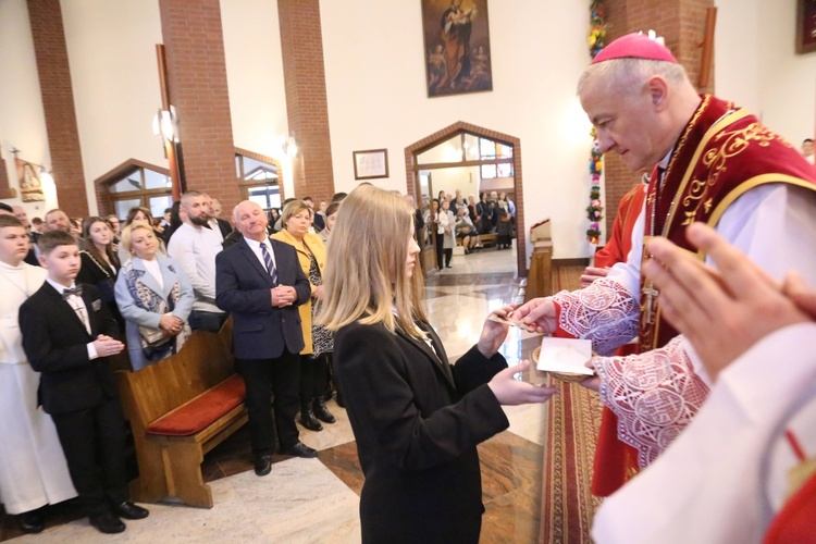 Bierzmowanie w par. pw. Miłosierdzia Bożego w Brzesku