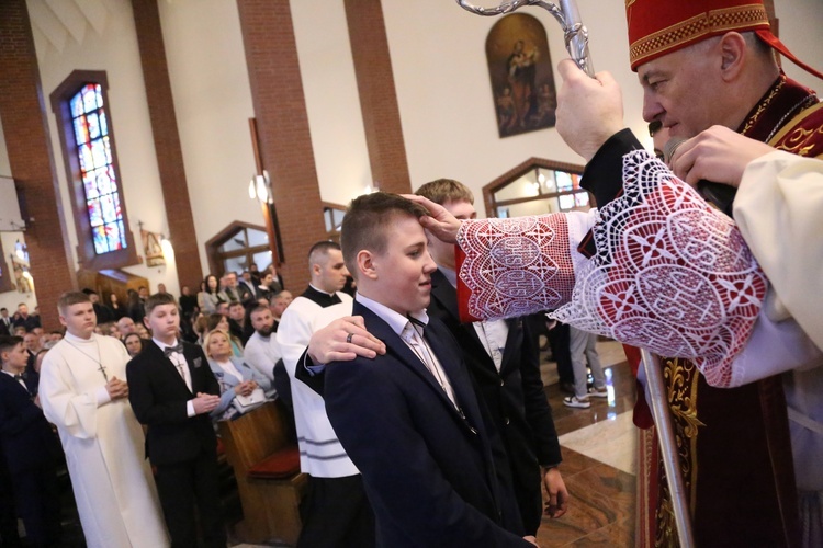 Bierzmowanie w par. pw. Miłosierdzia Bożego w Brzesku