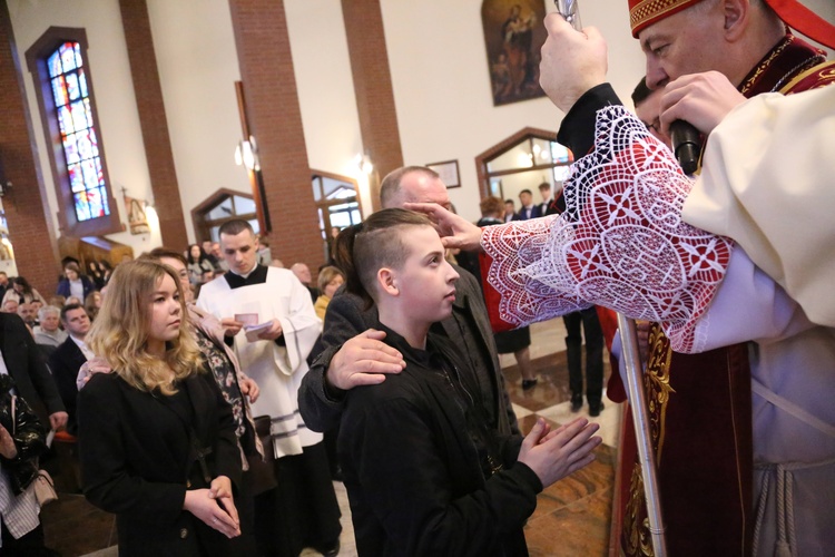 Bierzmowanie w par. pw. Miłosierdzia Bożego w Brzesku