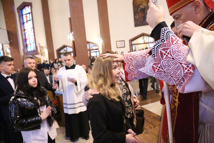 Bierzmowanie w par. pw. Miłosierdzia Bożego w Brzesku