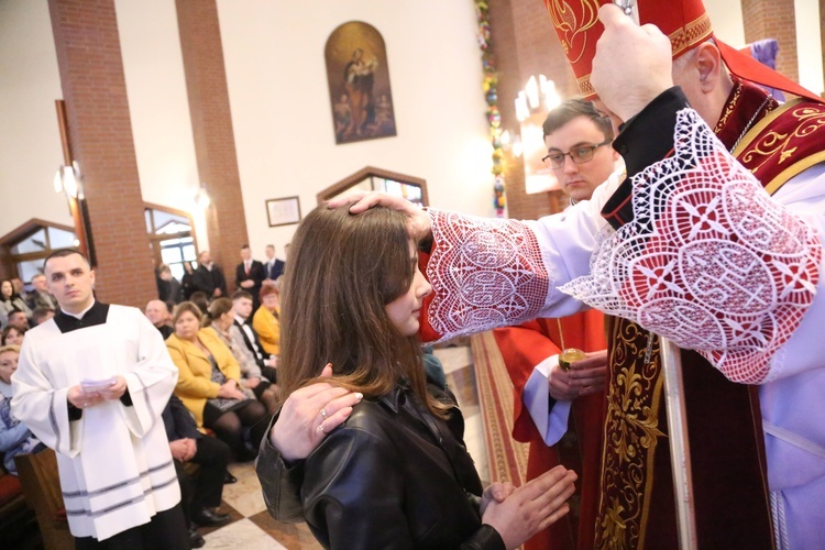 Bierzmowanie w par. pw. Miłosierdzia Bożego w Brzesku