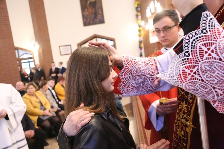 Bierzmowanie w par. pw. Miłosierdzia Bożego w Brzesku