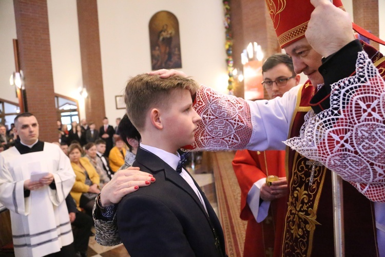 Bierzmowanie w par. pw. Miłosierdzia Bożego w Brzesku