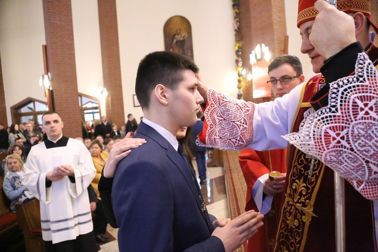 Bierzmowanie w par. pw. Miłosierdzia Bożego w Brzesku