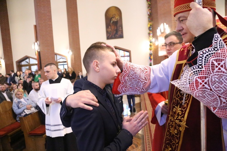 Bierzmowanie w par. pw. Miłosierdzia Bożego w Brzesku