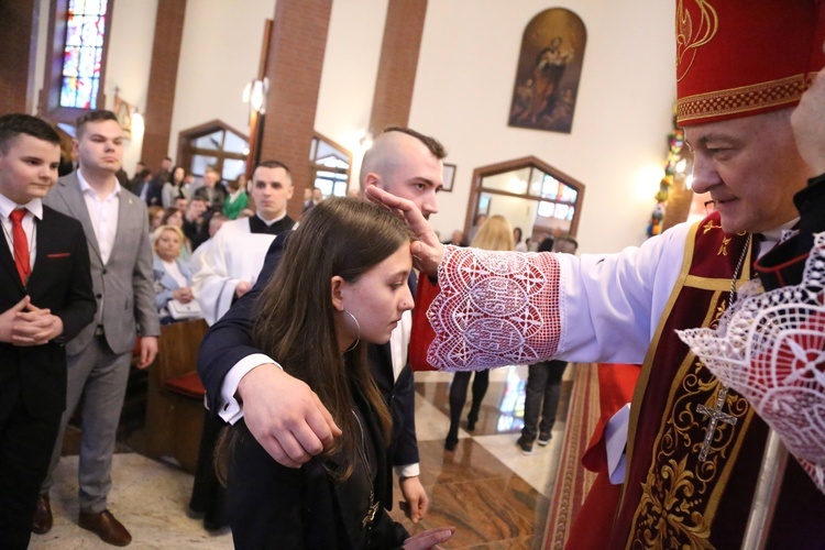 Bierzmowanie w par. pw. Miłosierdzia Bożego w Brzesku