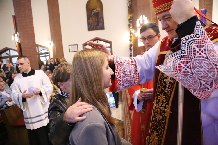 Bierzmowanie w par. pw. Miłosierdzia Bożego w Brzesku