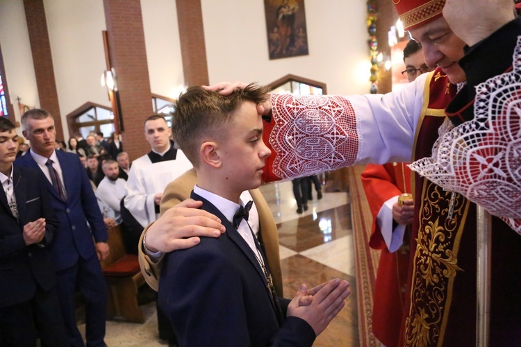 Bierzmowanie w par. pw. Miłosierdzia Bożego w Brzesku