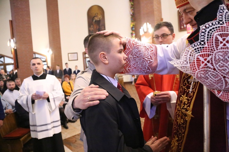 Bierzmowanie w par. pw. Miłosierdzia Bożego w Brzesku