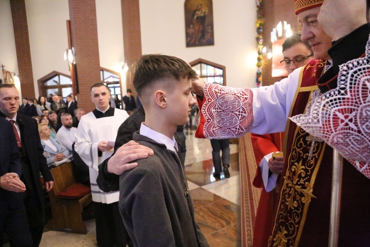 Bierzmowanie w par. pw. Miłosierdzia Bożego w Brzesku