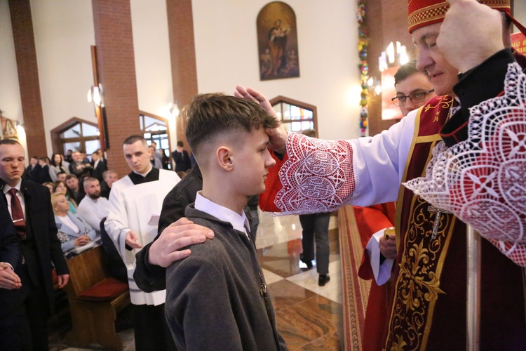 Bierzmowanie w par. pw. Miłosierdzia Bożego w Brzesku