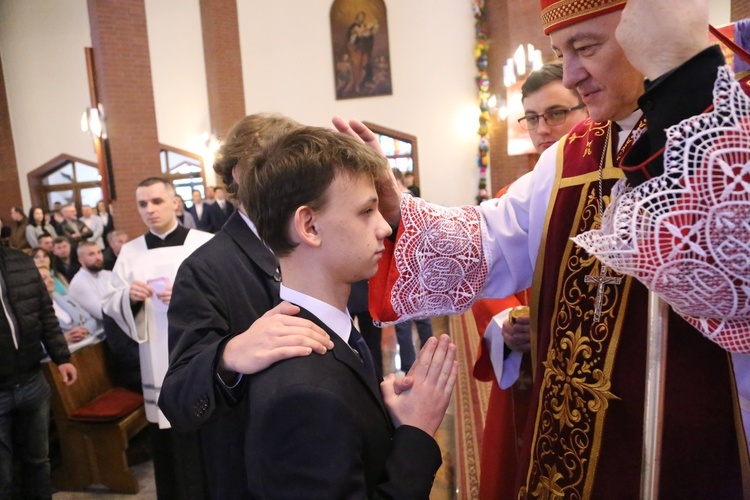 Bierzmowanie w par. pw. Miłosierdzia Bożego w Brzesku