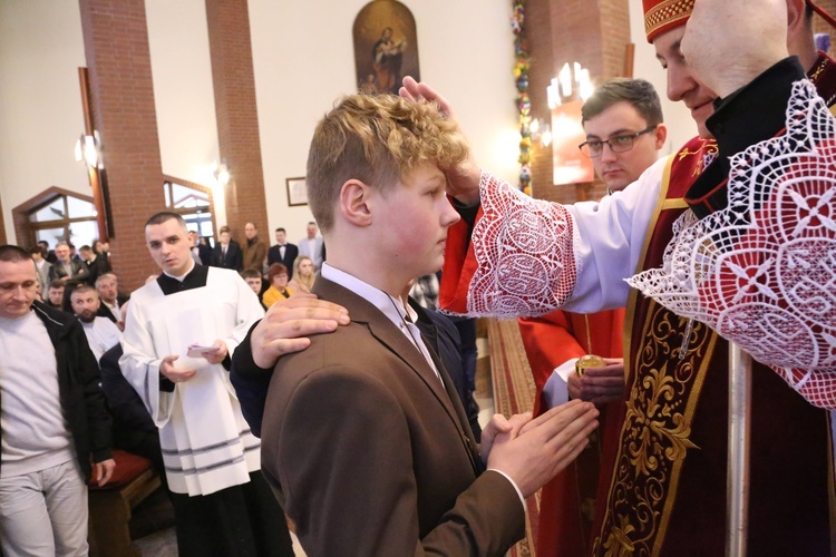 Bierzmowanie w par. pw. Miłosierdzia Bożego w Brzesku