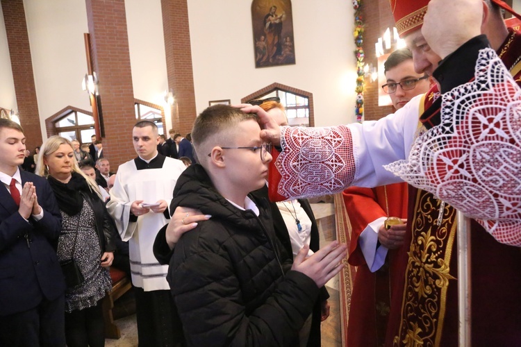 Bierzmowanie w par. pw. Miłosierdzia Bożego w Brzesku