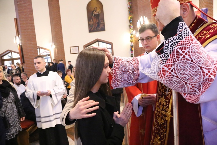 Bierzmowanie w par. pw. Miłosierdzia Bożego w Brzesku