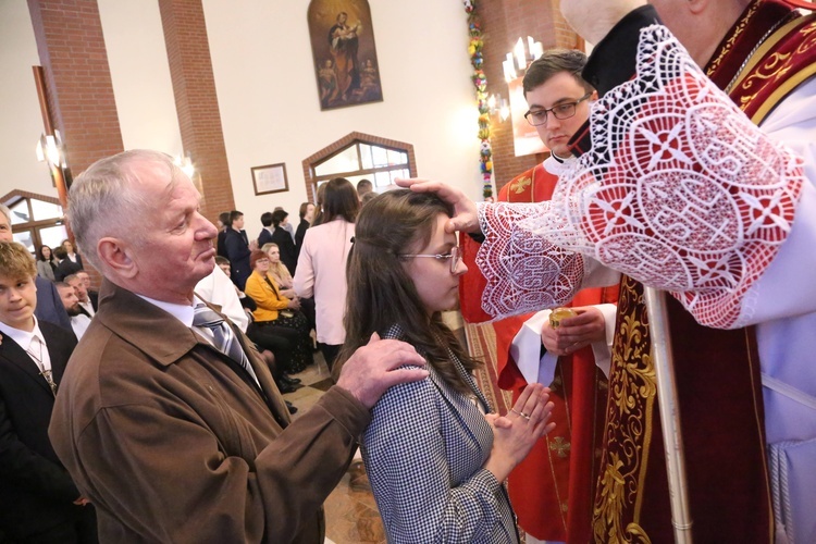 Bierzmowanie w par. pw. Miłosierdzia Bożego w Brzesku