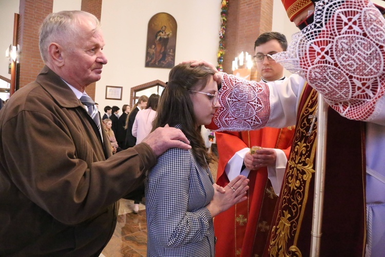 Bierzmowanie w par. pw. Miłosierdzia Bożego w Brzesku